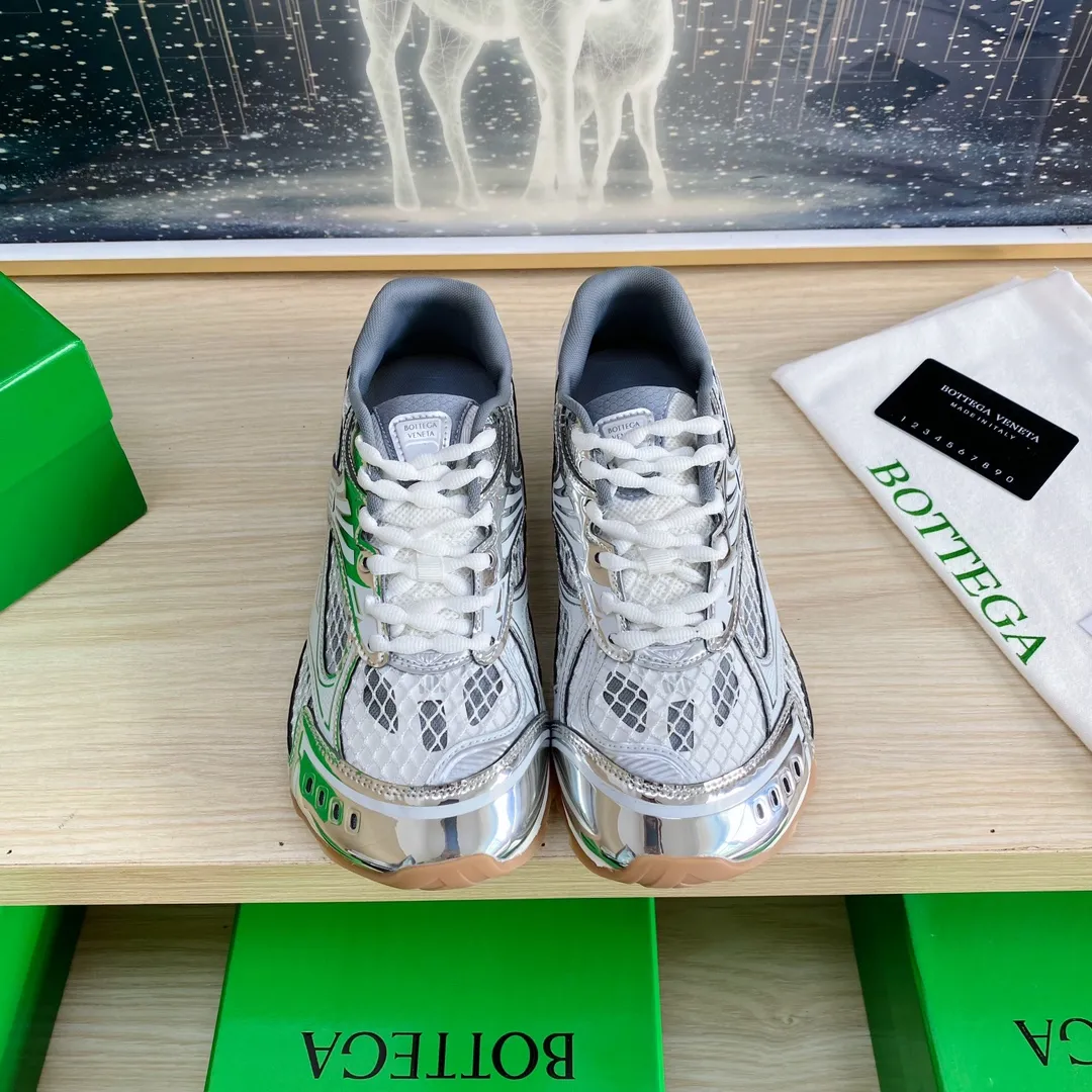 p620🐮🐮High-end version, the original 1:1 couple style new model is on the shelves🔥BV Orbit sneakers Wang Yibo's same style couple's Dad Runner sneakers, made of lightweight technical mesh fabric. Features a geometric patterned rubber outsole. The outsole is made of color-blocked TPU outsole. Size: women’s shoes 35-40, men’s shoes 39-45.